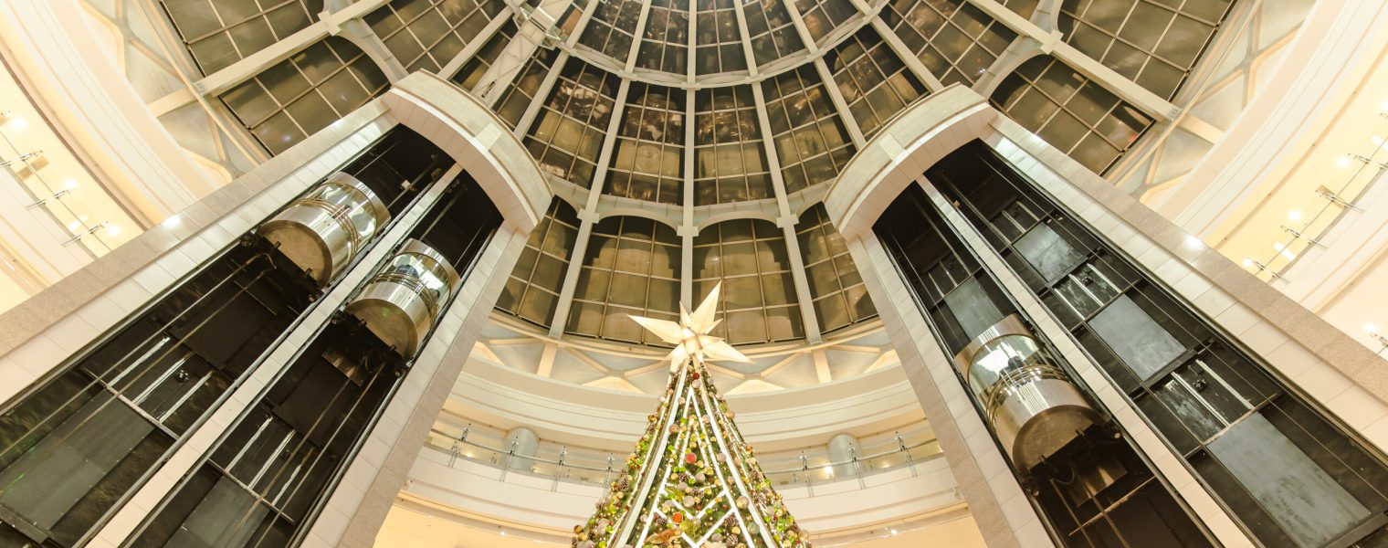 摄图网_500194752_商场大气设计装饰圣诞树(非企业商用)(1)